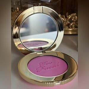 Too Faced Cloud Crush Blurring Powder Blush